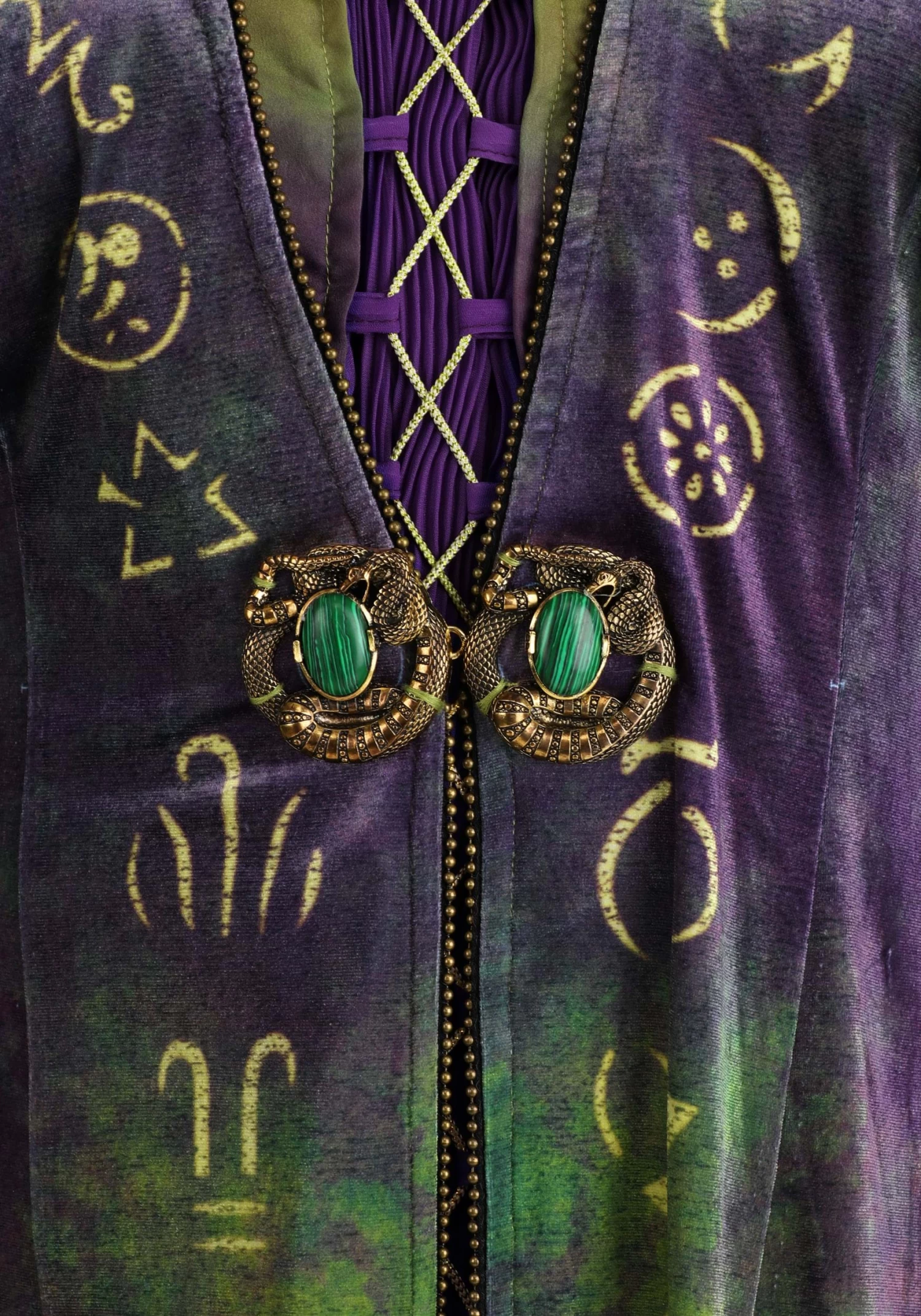 Winifred Sanderson Costume For Women From Disney’s Hocus Pocus 17 Winifred Sanderson Costume For Women From Disney’s Hocus Pocus - Image 15