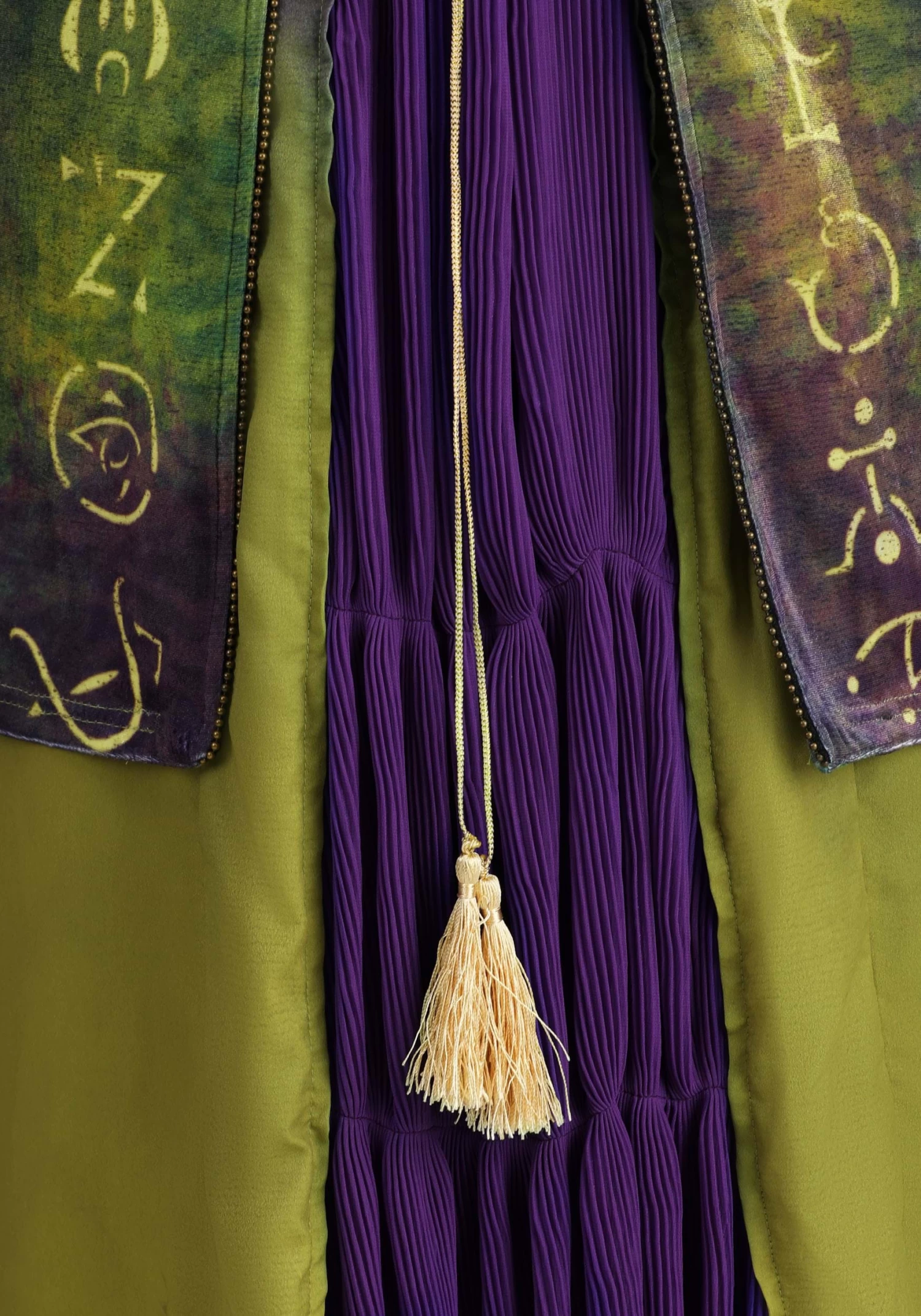 Winifred Sanderson Costume For Women From Disney’s Hocus Pocus 18 Winifred Sanderson Costume For Women From Disney’s Hocus Pocus - Image 16