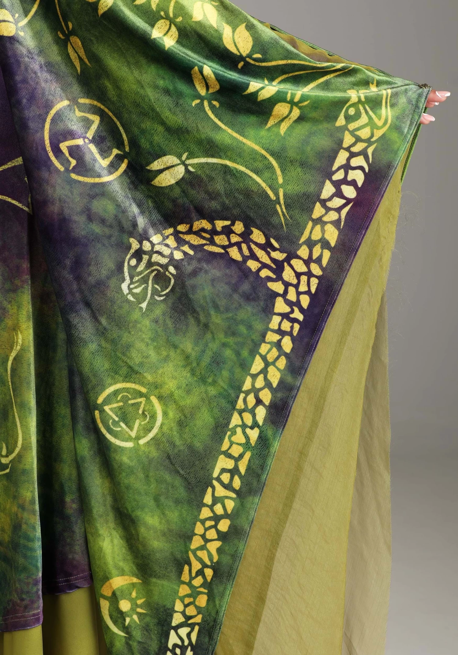 Winifred Sanderson Costume For Women From Disney’s Hocus Pocus 20 Winifred Sanderson Costume For Women From Disney’s Hocus Pocus - Image 18