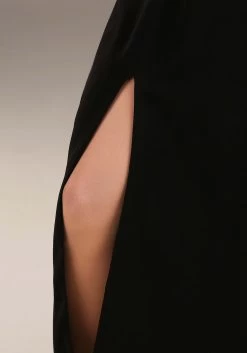 Cruella De Vil Stole Costume For Women From Disney’s 101 Dalmatians 31 Cruella De Vil Stole Costume For Women From Disney’s 101 Dalmatians -Halloween Costume Shop womens prestige cruella de vil stole costume alt 7